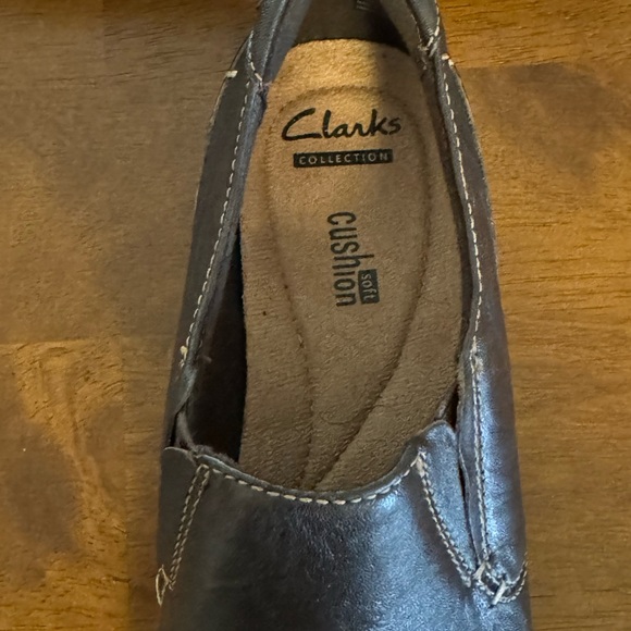 Clark’s Slip Ons Youth Medium Size 6M - Picture 3 of 4